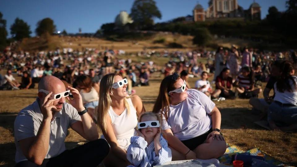Solar eclipse 2026 live: Crowds watch historic event in their millions |  News Tech | Metro News