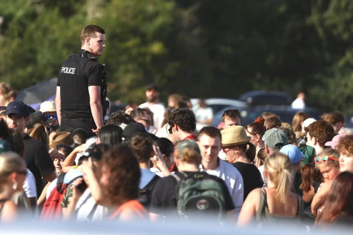 Solar eclipse chaos as police called to handle crowds rushing to get protective glasses - Daily Record