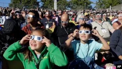 La "Grande éclipse" commence : les Américains ont les yeux rivés vers le ciel