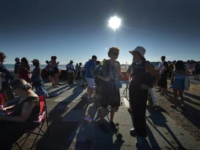 In 20 pictures: People gather at St Leonards to watch the biggest solar  eclipse in 25 years-SSX