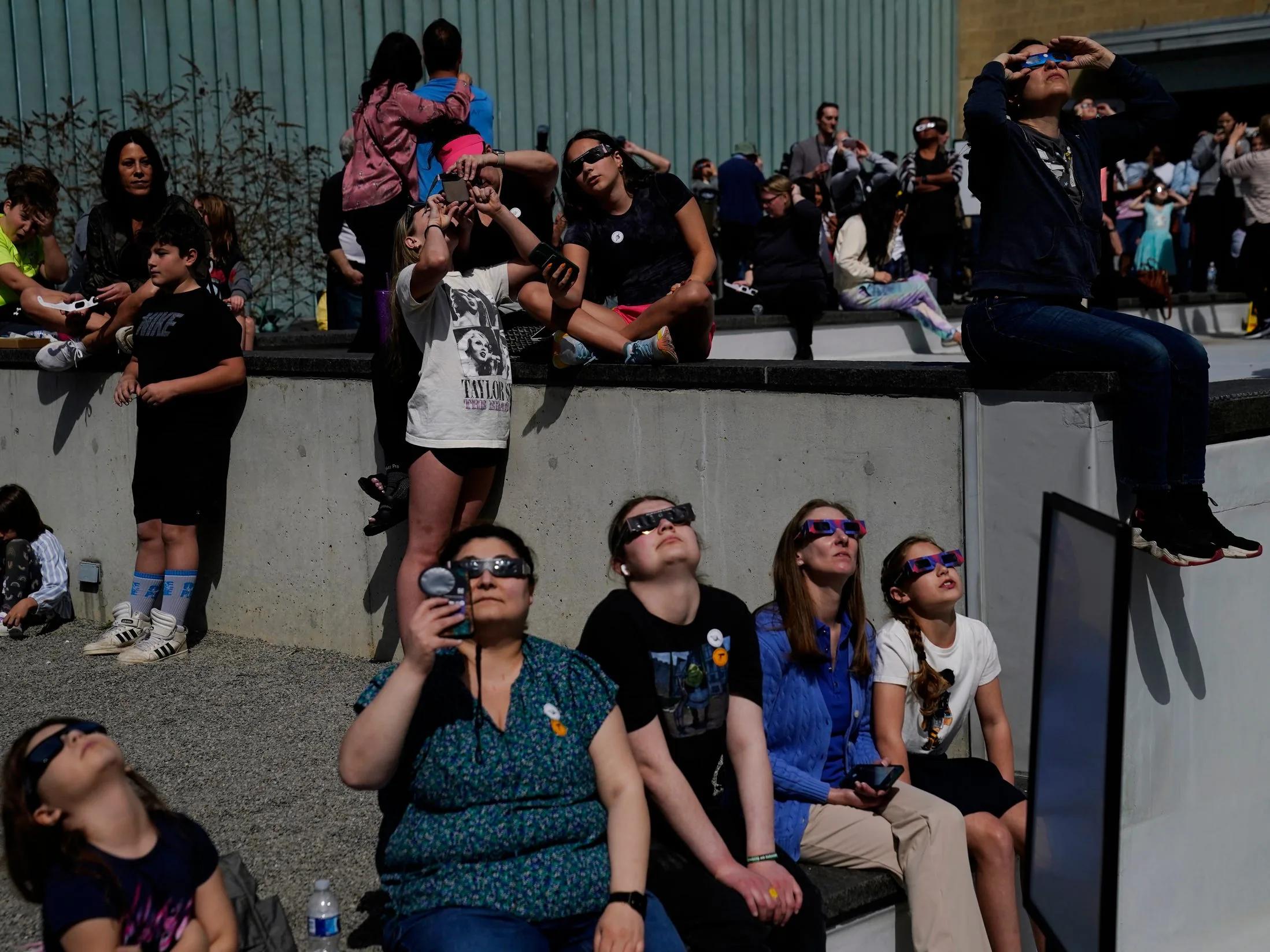 Total solar eclipse 2024 in Michigan: 'Eerie' shadows, quiet ...