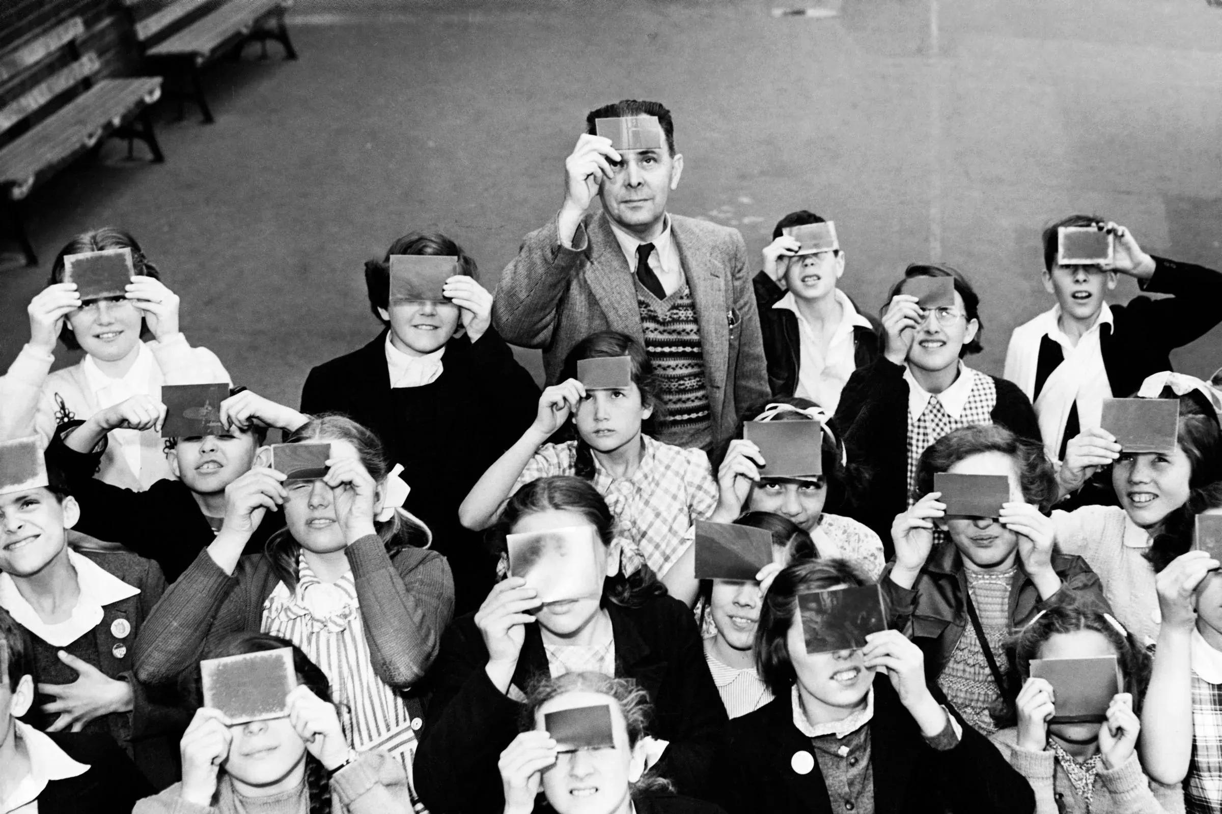 Ver un eclipse con niños: seguridad y rutinas fáciles | Helioclipse