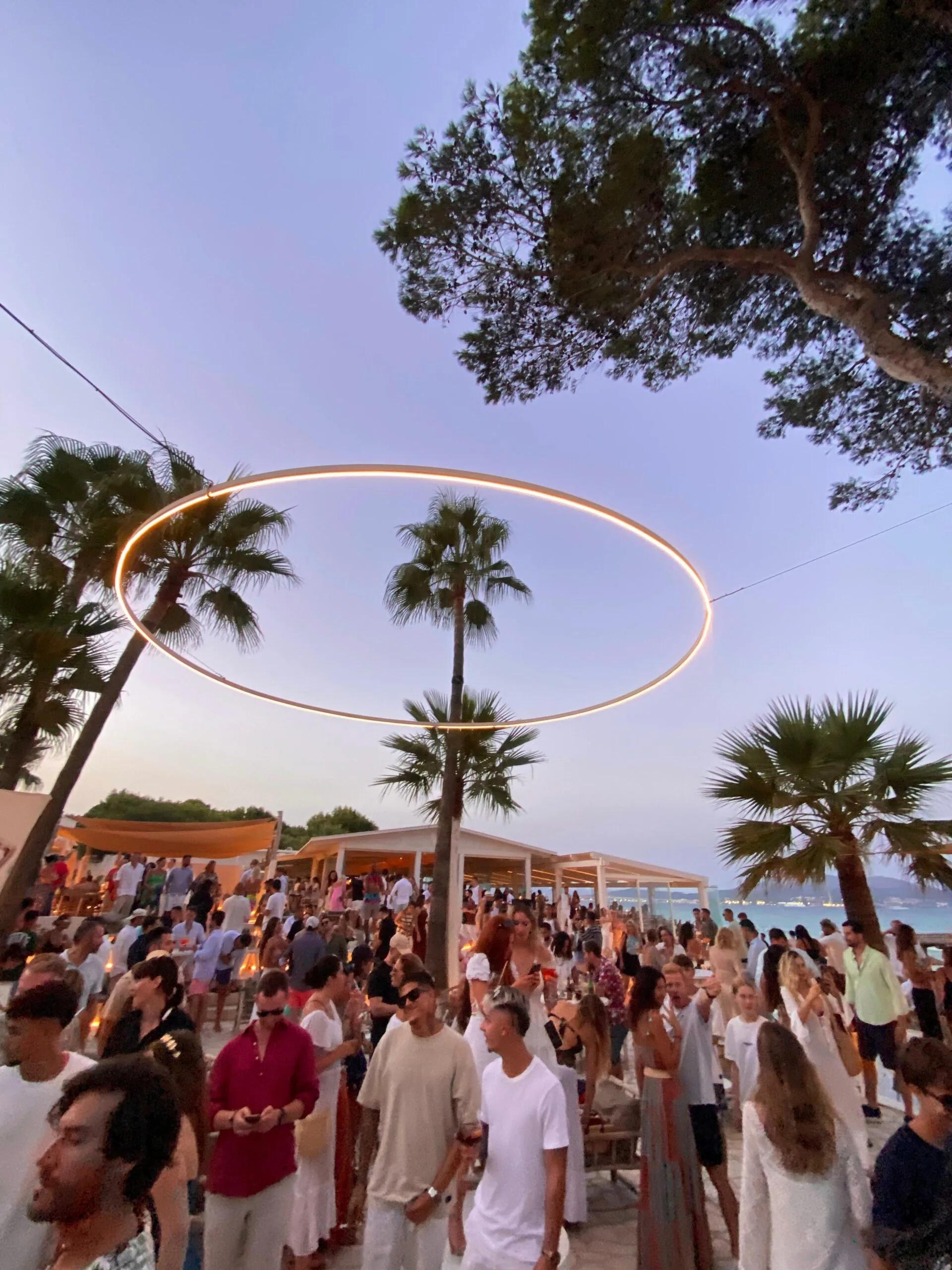 A Once-in-a-Lifetime Sunset Spectacle: The Total Solar ...