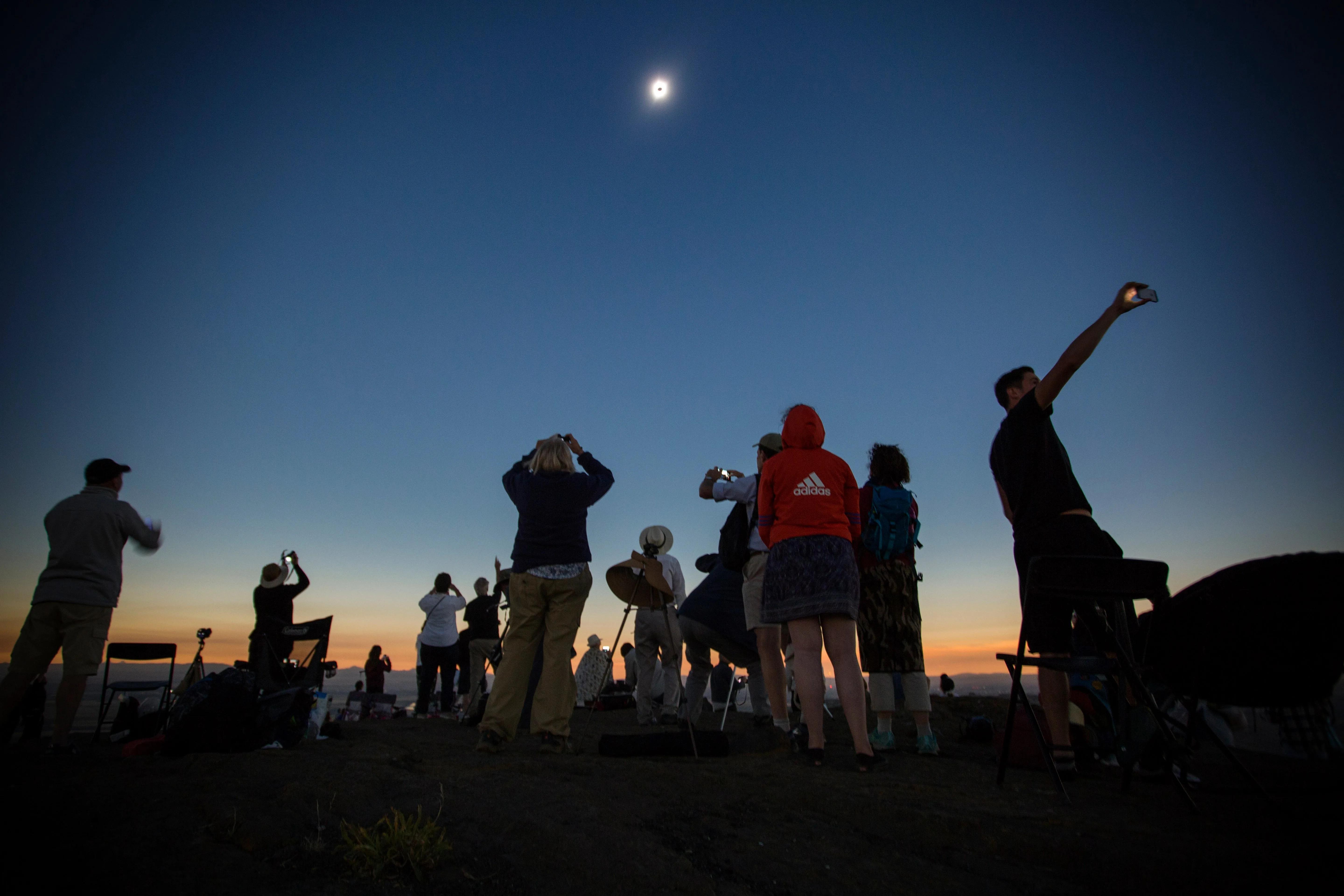 Live photos: watch the total solar eclipse unfold across the country | Vox
