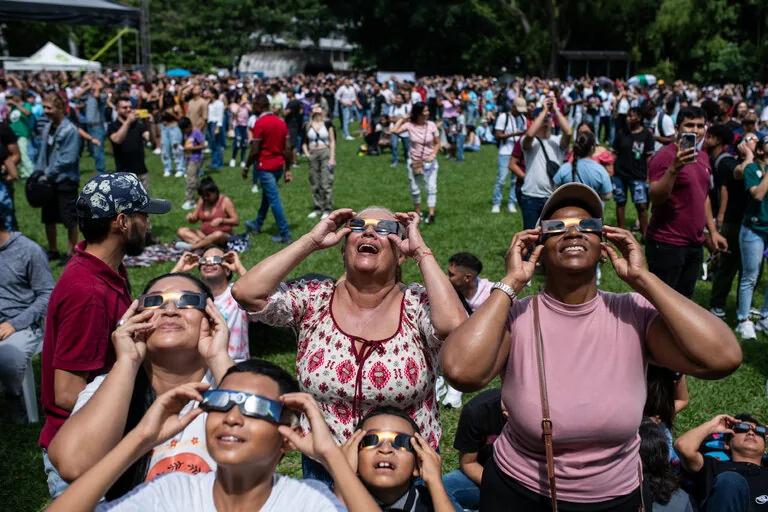 Highlights From the 2023 'Ring of Fire' Solar Eclipse - The New York Times