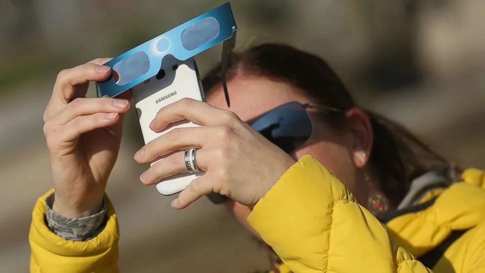 Photographing the total solar eclipse with a smartphone - ABC News