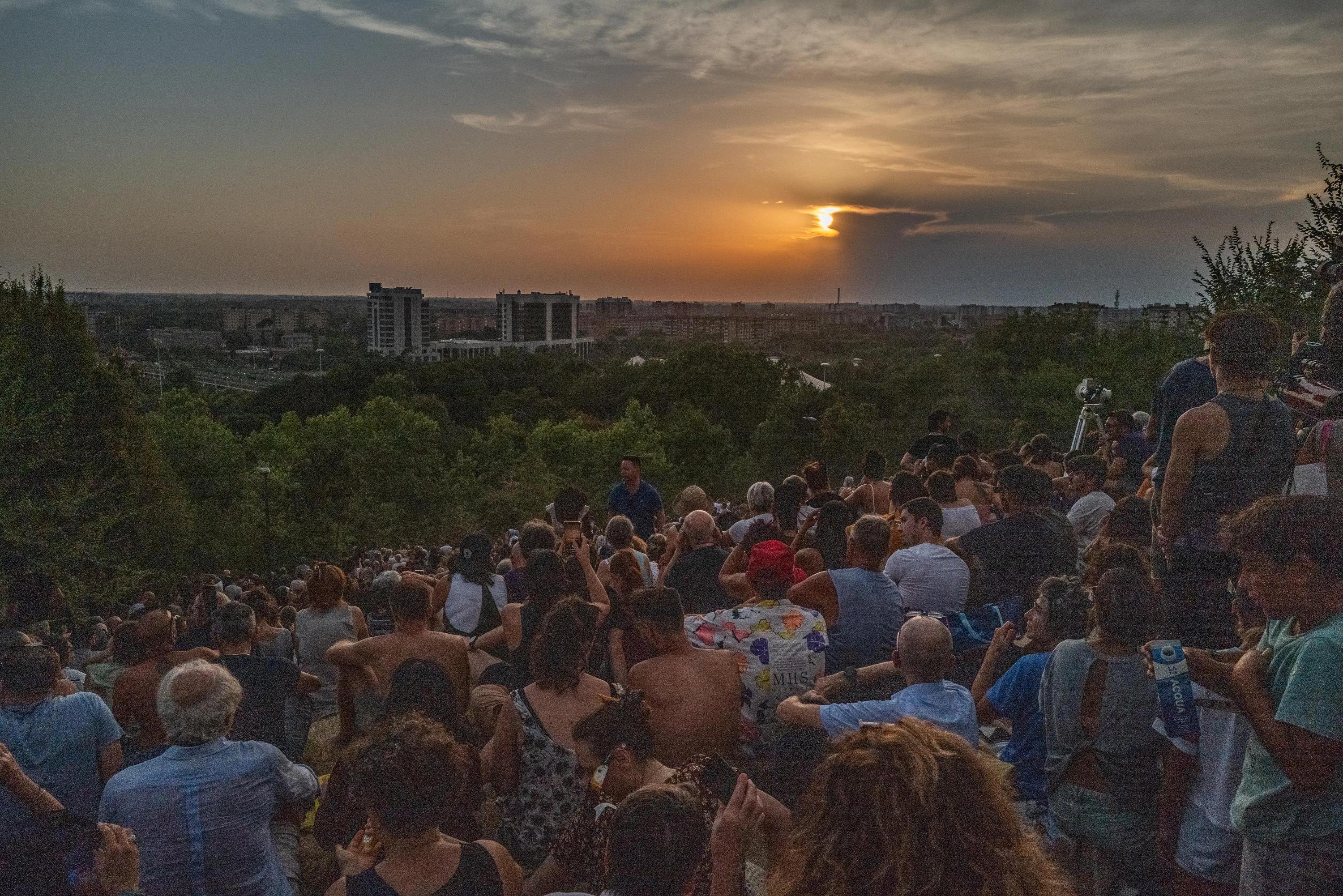 Quando sarà la prossima eclissi solare in Italia? La data da segnare sul calendario per chi si è perso lo spettacolo del 2026