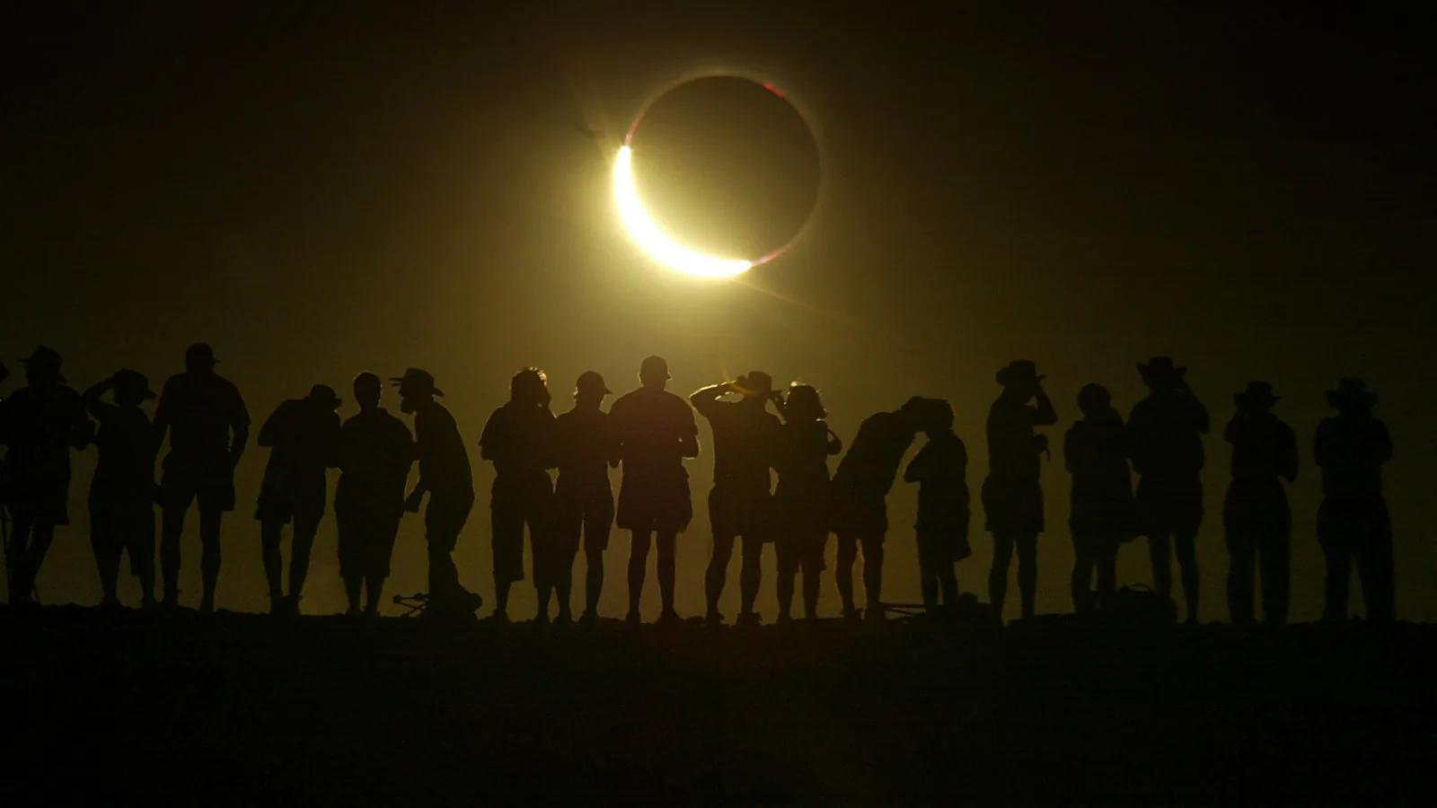 Why Some Say the Eclipse Is Best Experienced in a Crowd ...