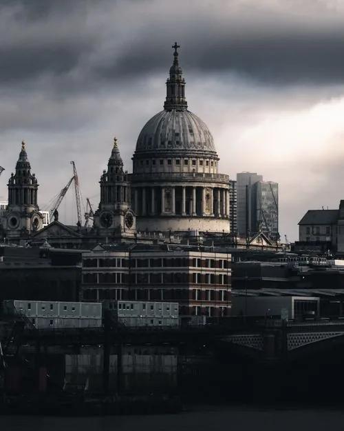 Cathedral Towering over London · Free Stock Photo