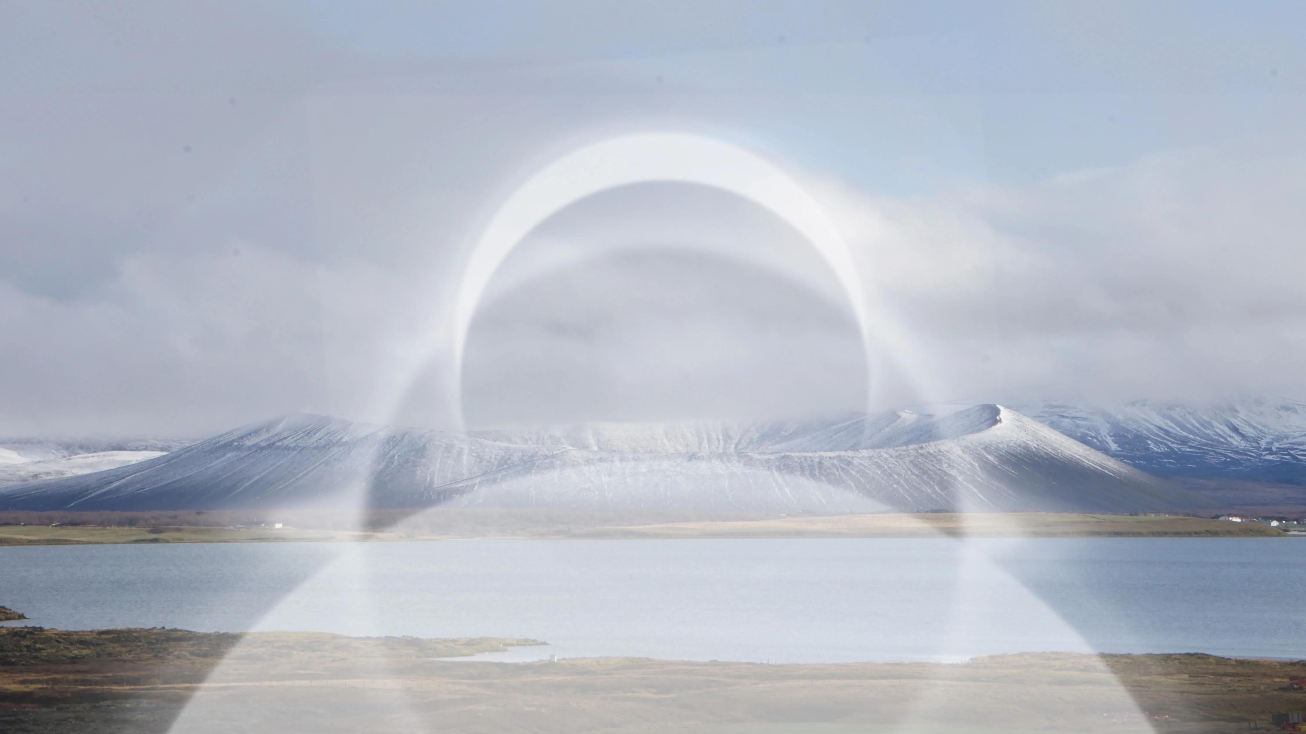 Áhorfendur á Íslandi undirbúa sig fyrir sólmyrkva og minna á að staðsetning skiptir öllu máli.