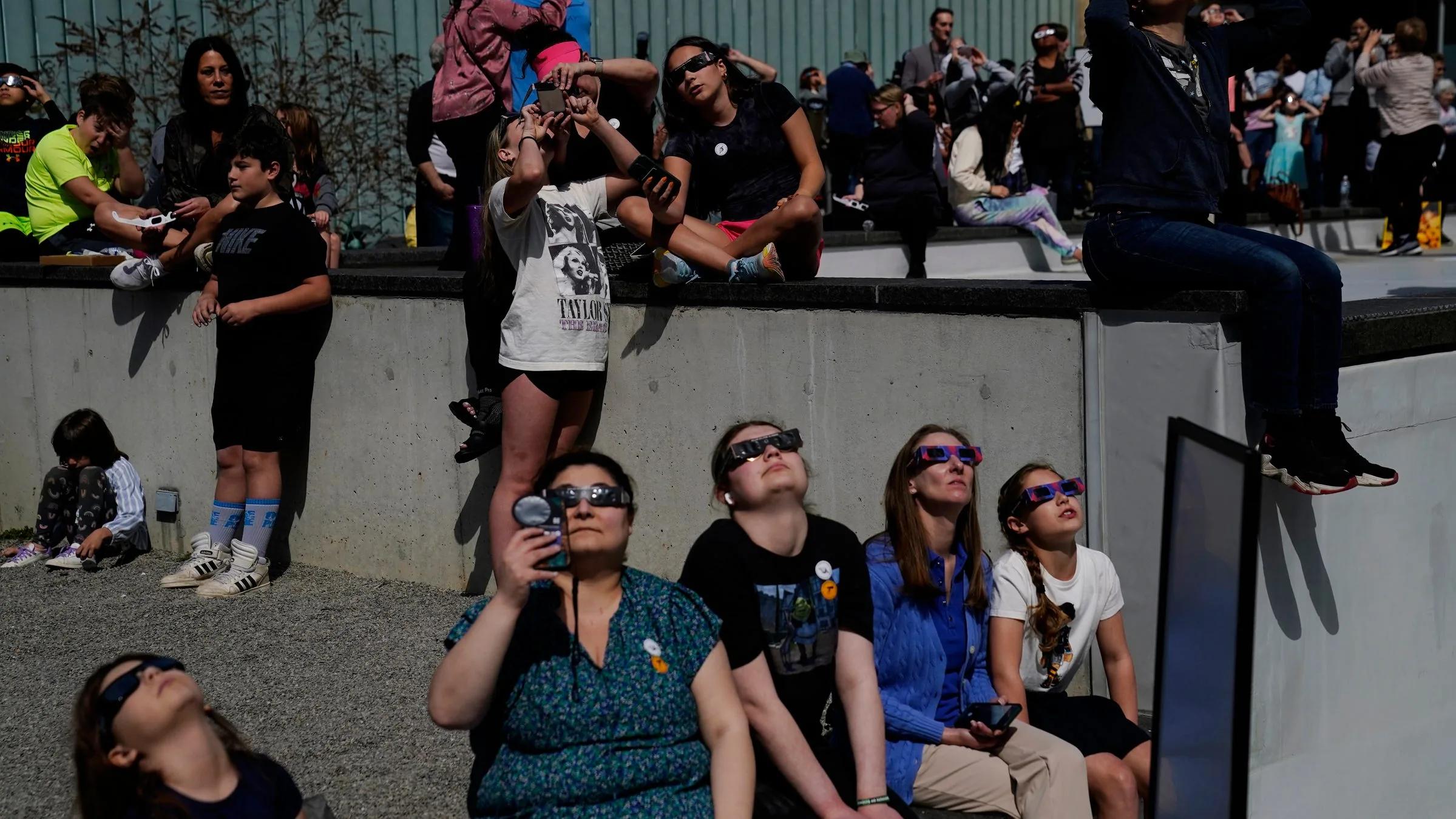 Total solar eclipse 2024 in Michigan: 'Eerie' shadows, quiet ...