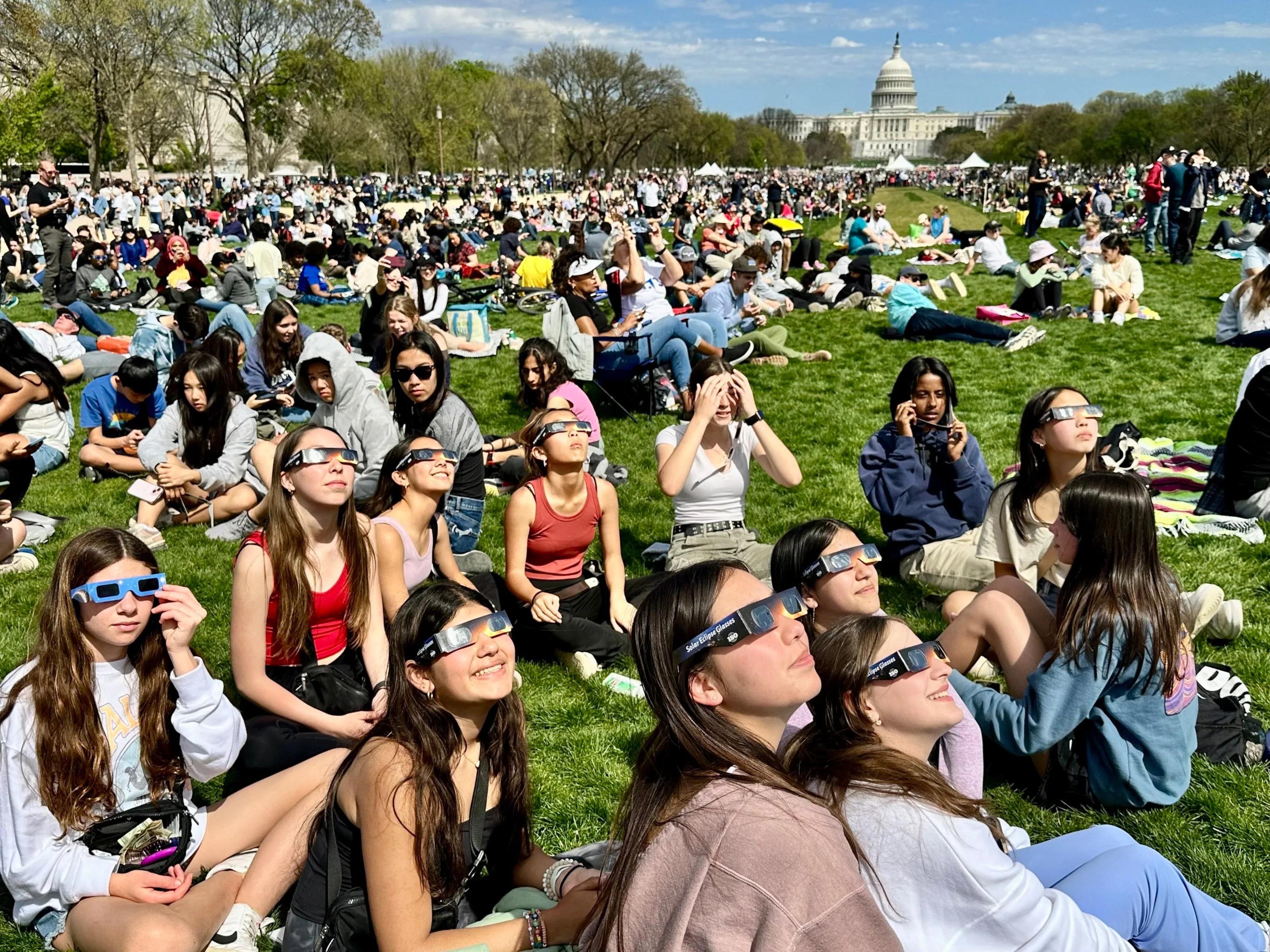 PHOTOS: An Eclipse Party on the National Mall Looks to the ...