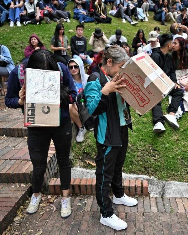 How to Safely Watch the Solar Eclipse, Even Without Glasses - The New York Times