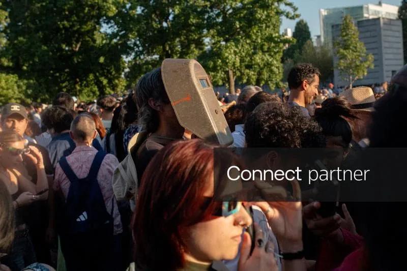 Licensable picture: FRANCE-PARIS-SOLAR ECLIPSE-CROWD | Reuters Connect
