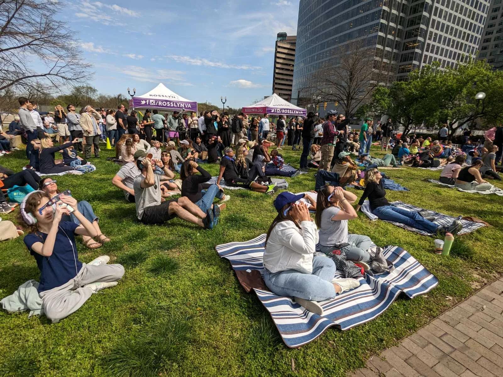 Photos: Crowds witness the solar eclipse in Arlington - Photos: Crowds witness the solar eclipse in Arlington | ARLnow.com