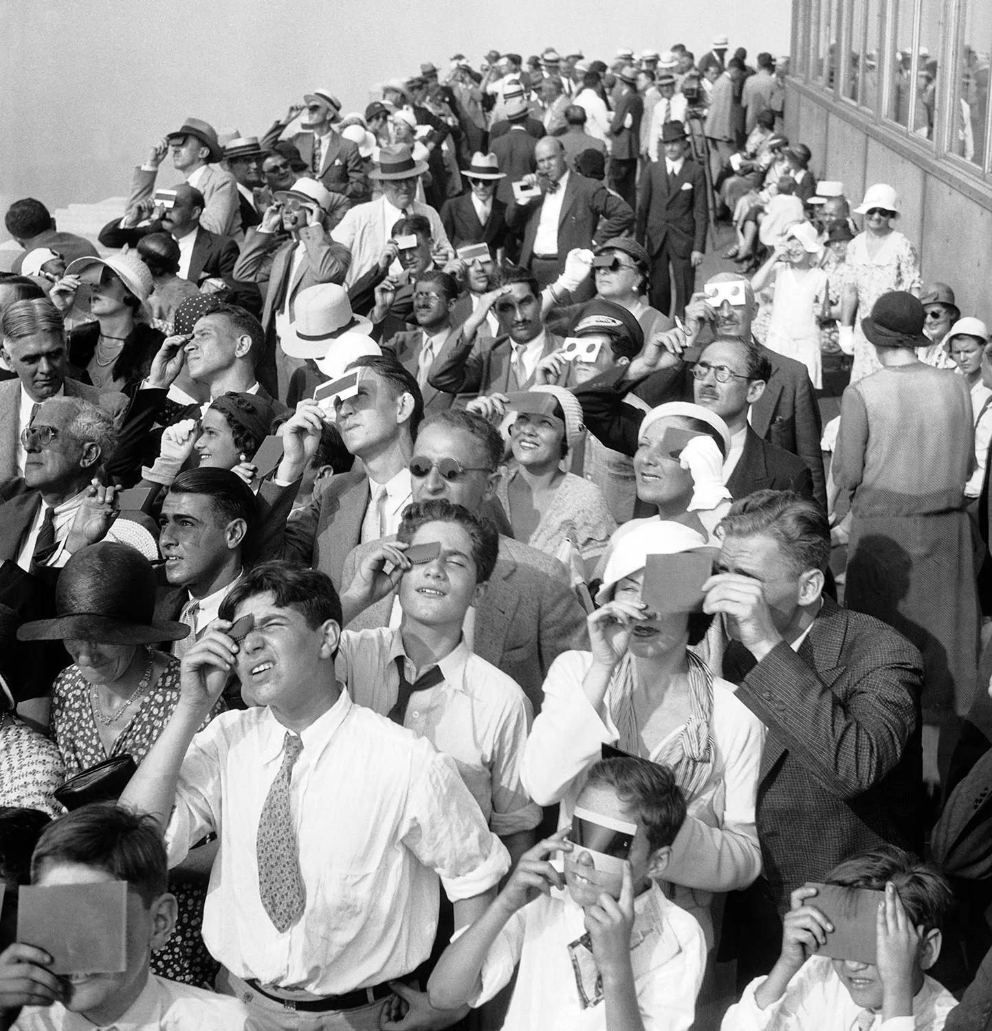 THEN AND NOW: What's different between these 1932, 2017 NYC solar eclipse  photos? - ABC7 New York