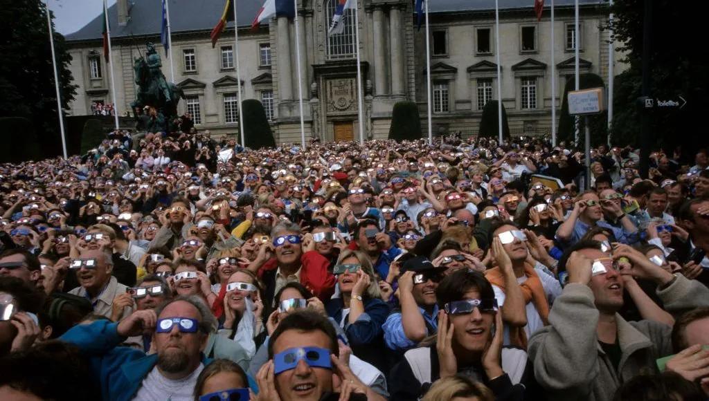 11 août 1999 : la grande éclipse passionne la France - ICI
