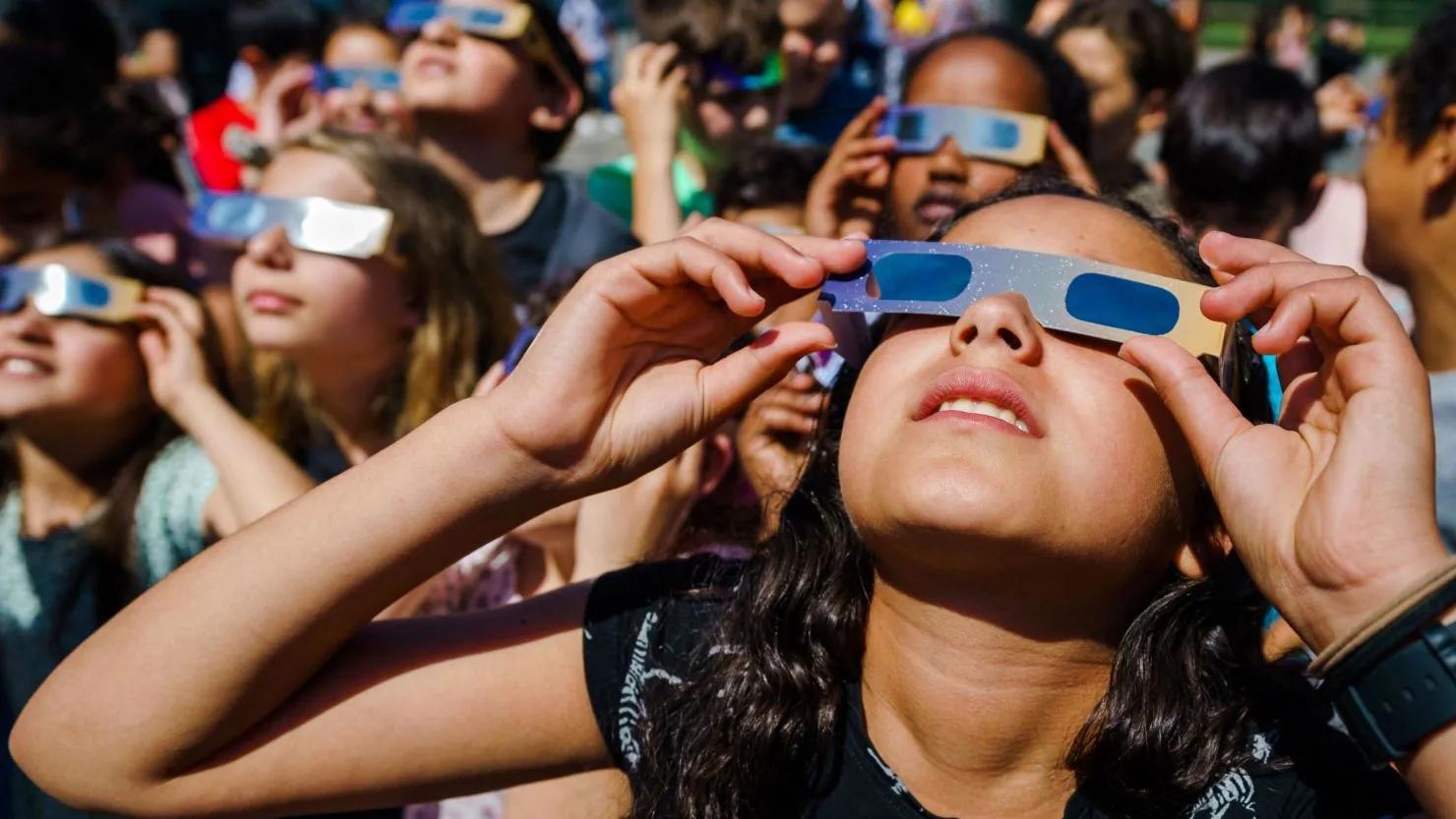 Eclipse viewing glasses: How to protect your eyes during the total ...