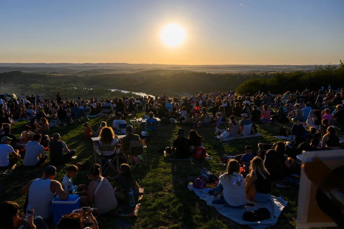 IN PICTURES: Thousands turn out in France to watch eclipse