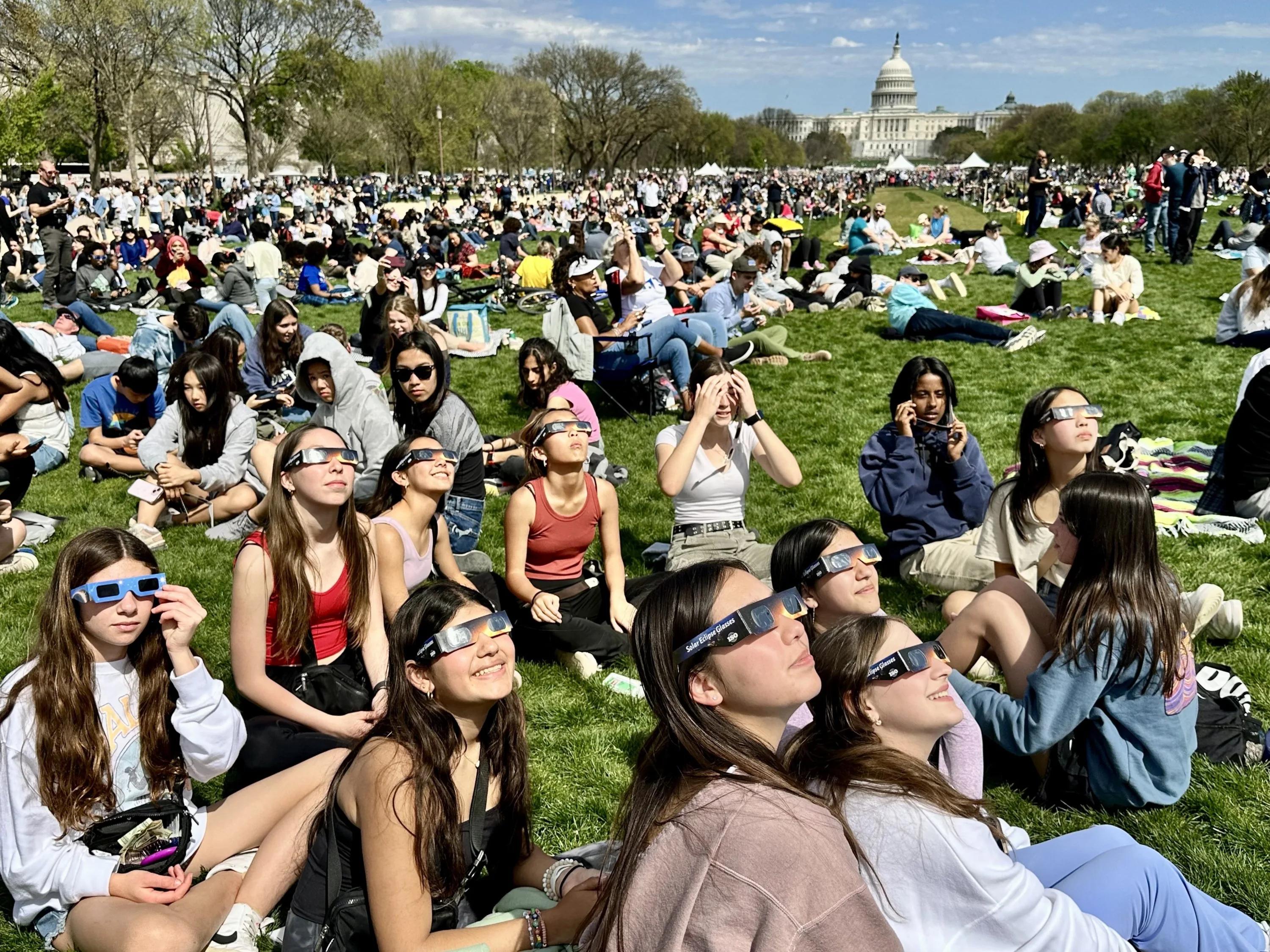 PHOTOS: An Eclipse Party on the National Mall Looks to the ...
