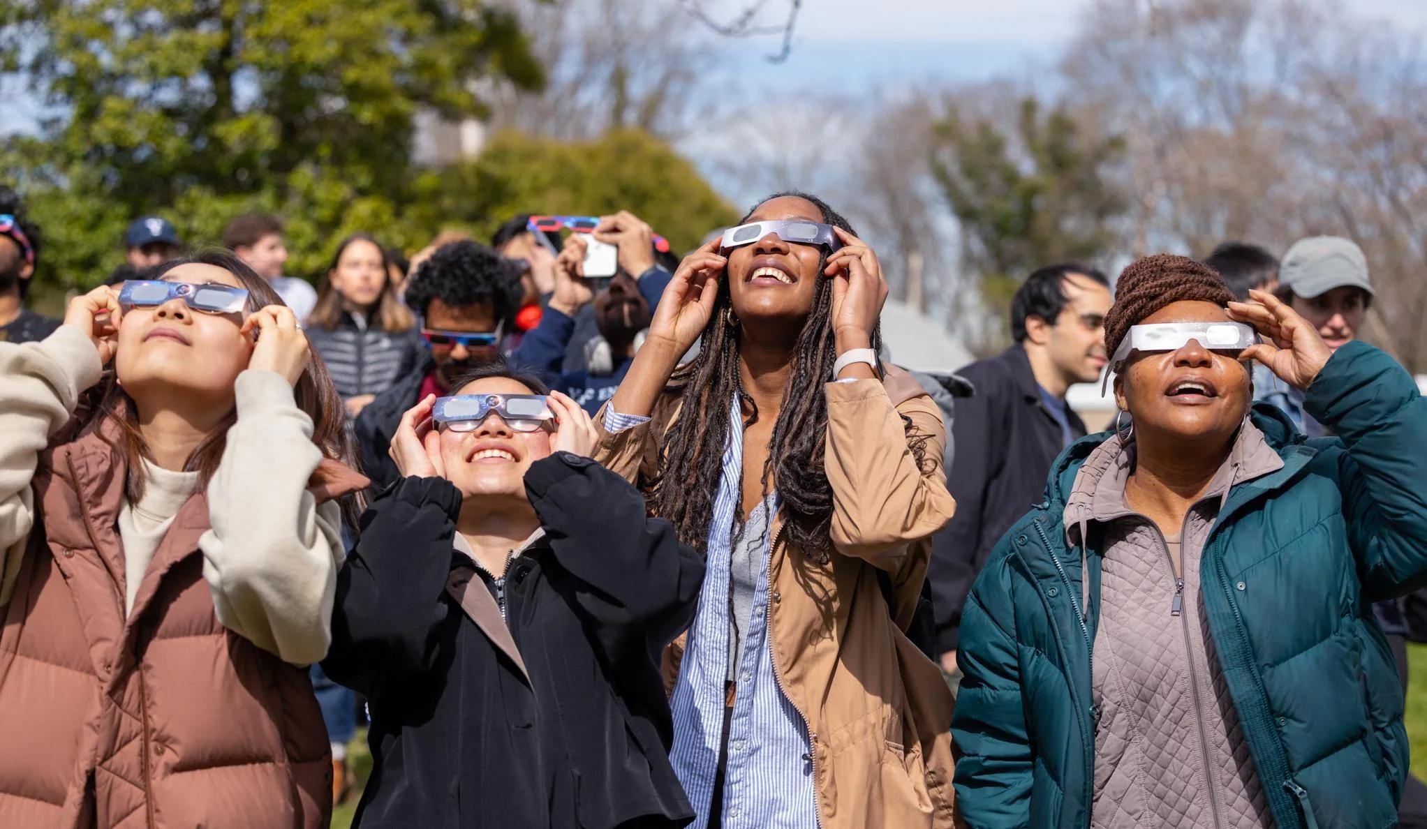 Sun spot: Hundreds watch the solar eclipse at Yale's observatory | Yale News