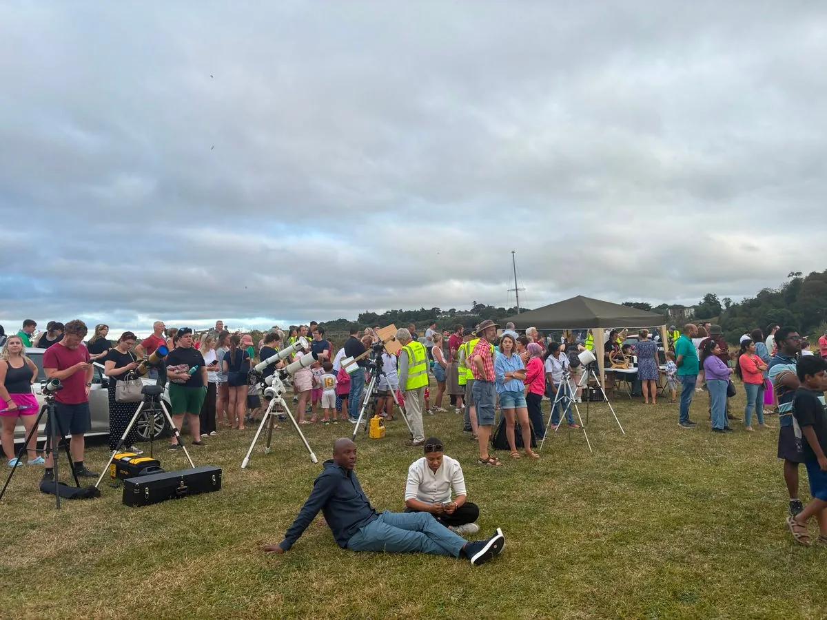 Crowds gather to watch Solar Eclipse in Cork | Cork Beo