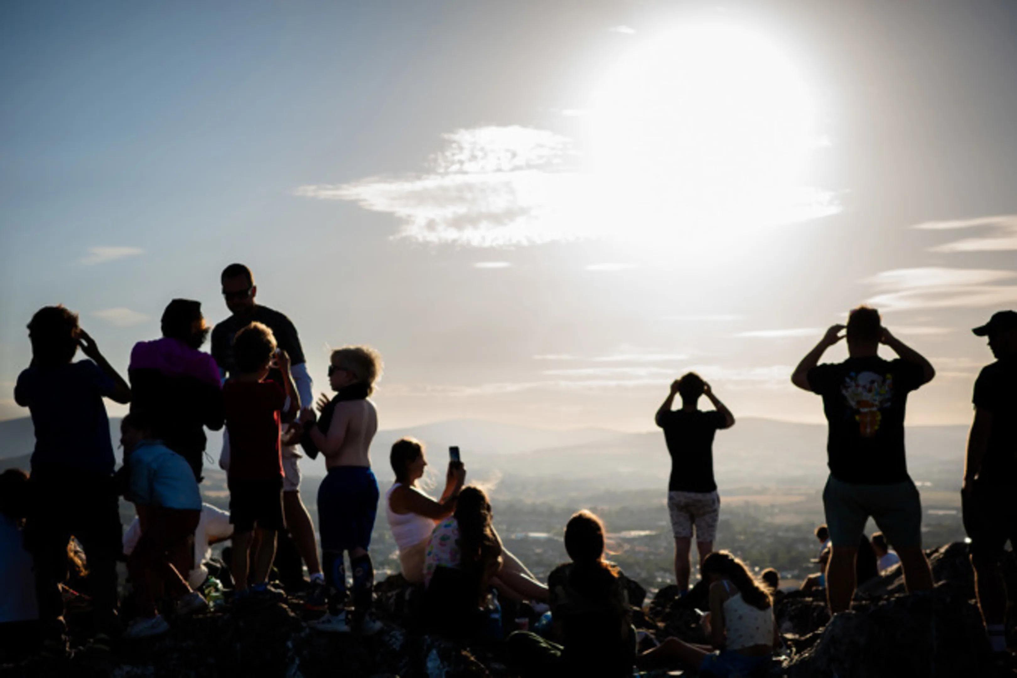 Solar eclipse in Wicklow: Crowds gather across county for glimpse of rare event | Irish Independent
