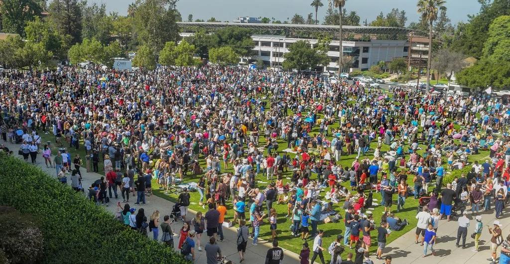 In Pasadena, eclipse watchers swarm Caltech, Kidspace Museum to get a pair of glasses – Pasadena Star News