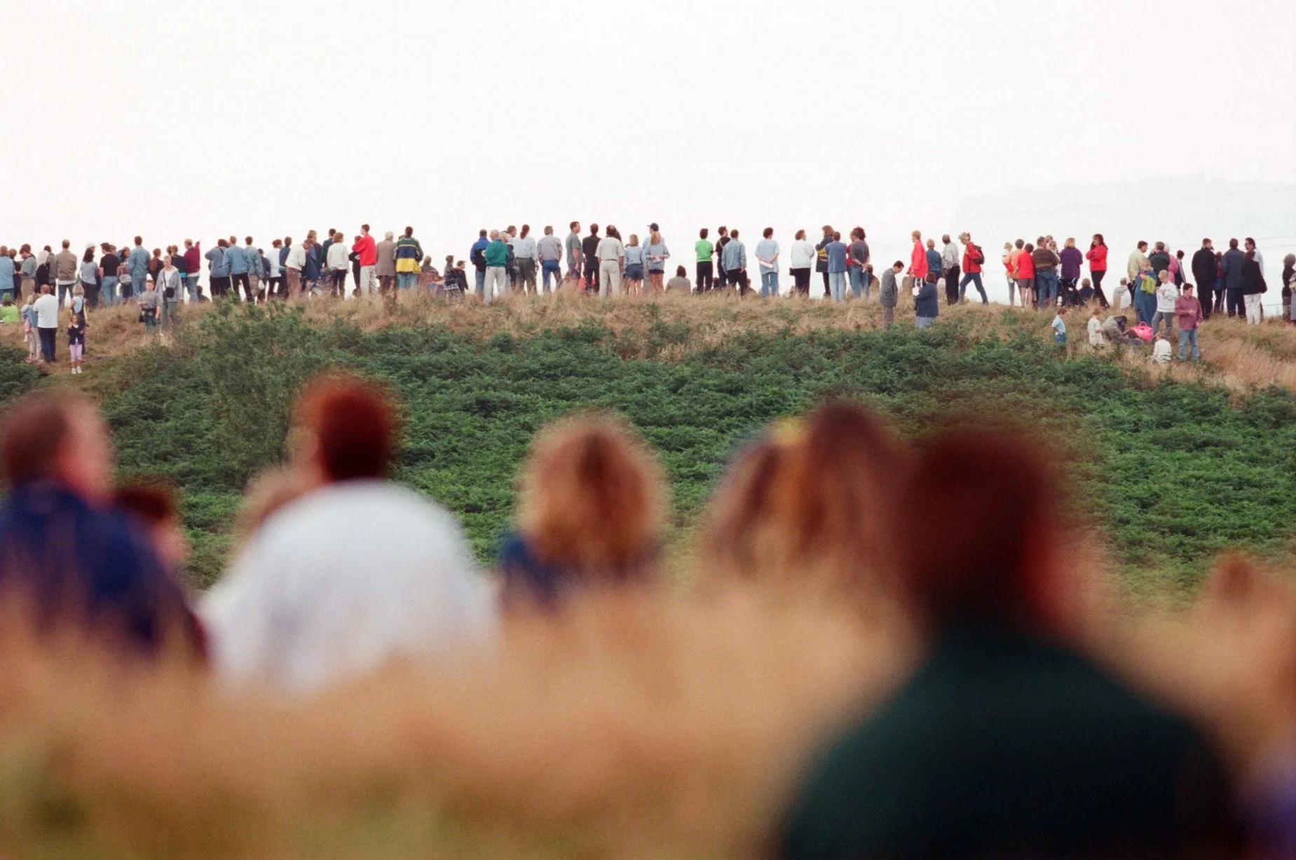 22 pictures that show how we watched the solar eclipse in 1999 - Wales Online