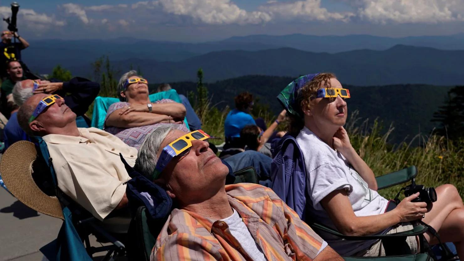 Eclipse viewing glasses: How to protect your eyes during the ...