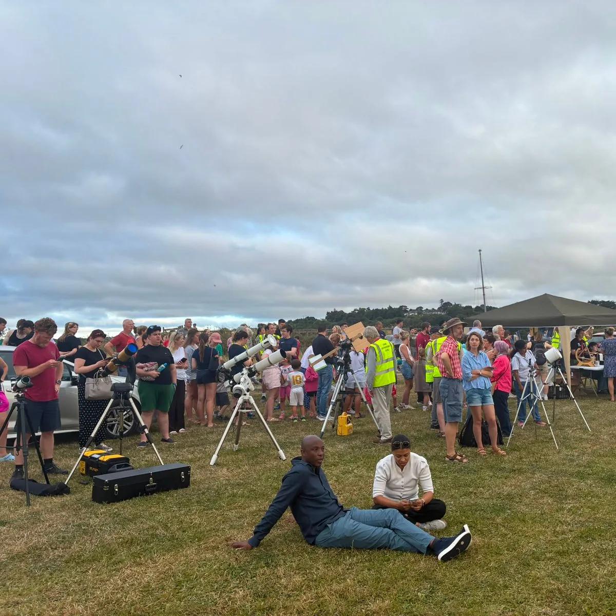 Crowds gather to watch Solar Eclipse in Cork | Cork Beo