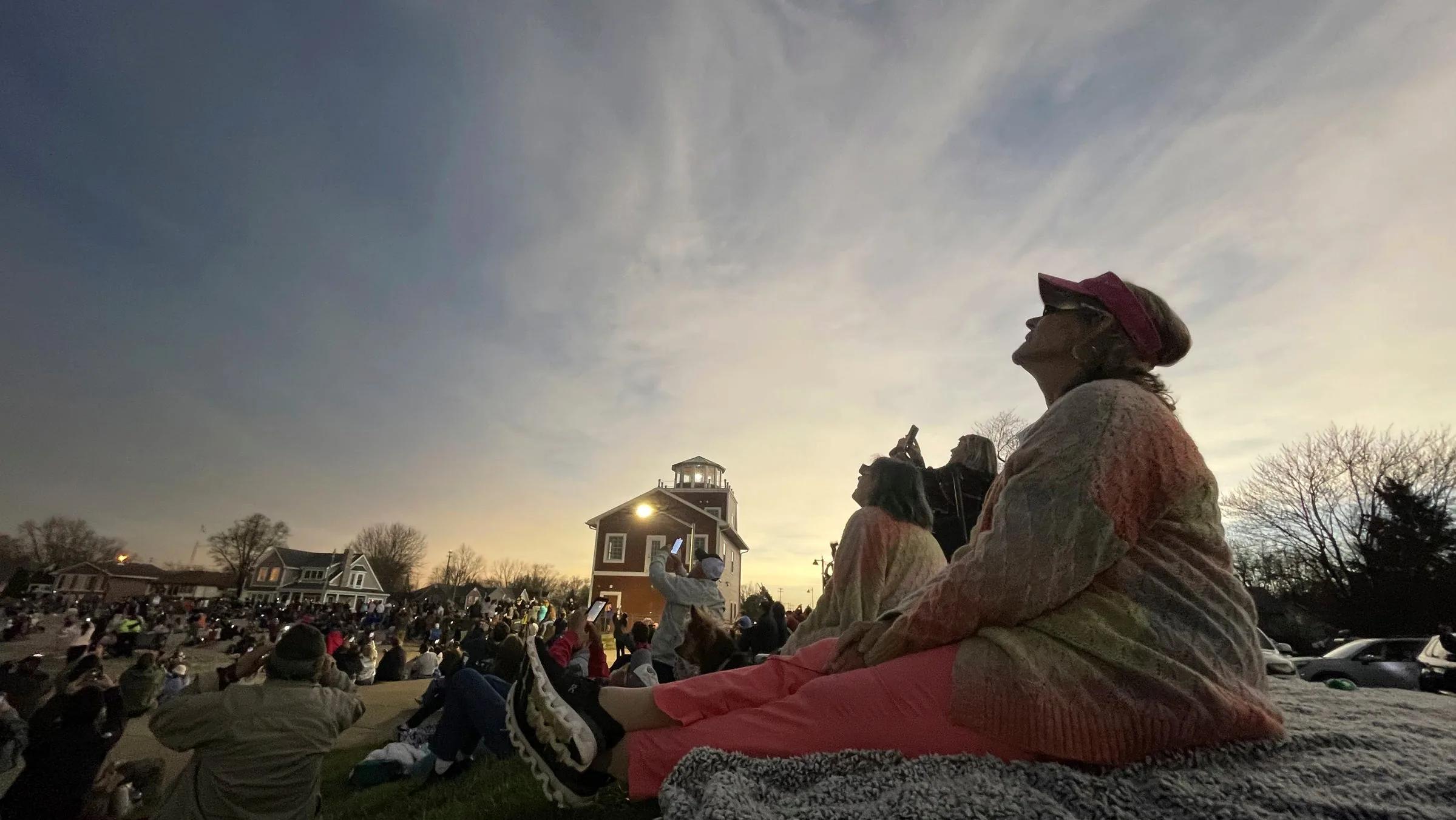 Total solar eclipse captures Luna Pier