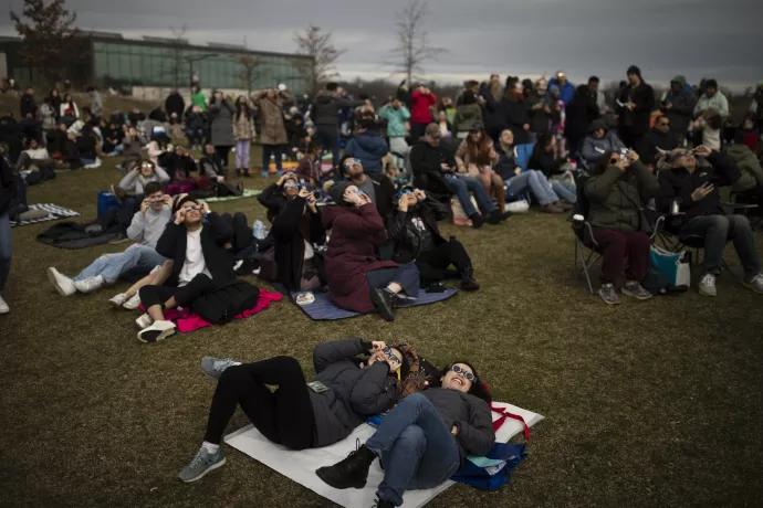 In photos: UTM marks solar eclipse | University of Toronto ...