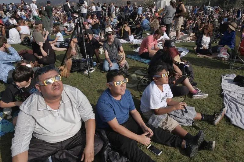 One-Bag Solar Eclipse Weekend Packing Guide | Helioclipse
