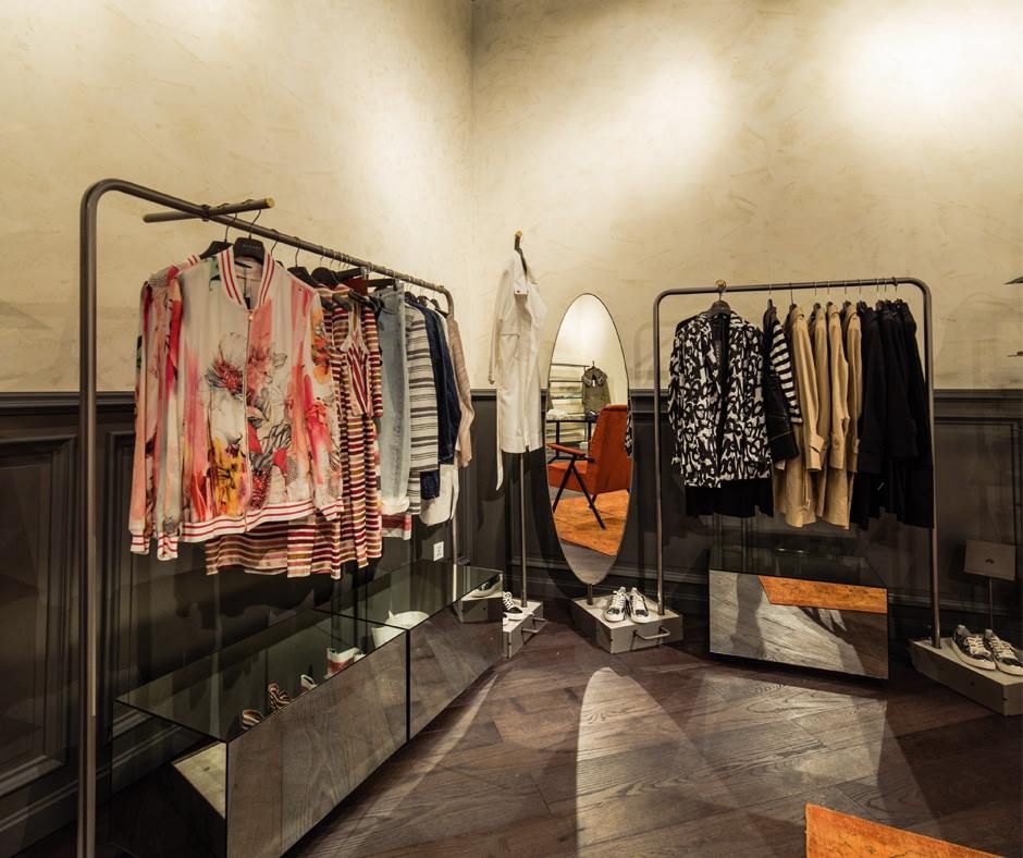 Sisley, image 1 of 9