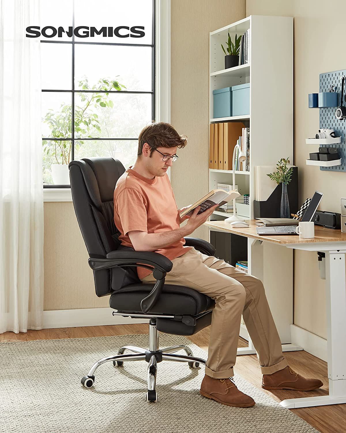 Luxus Bürostuhl mit verstellbarem Rückenkissen und Fußablage seite