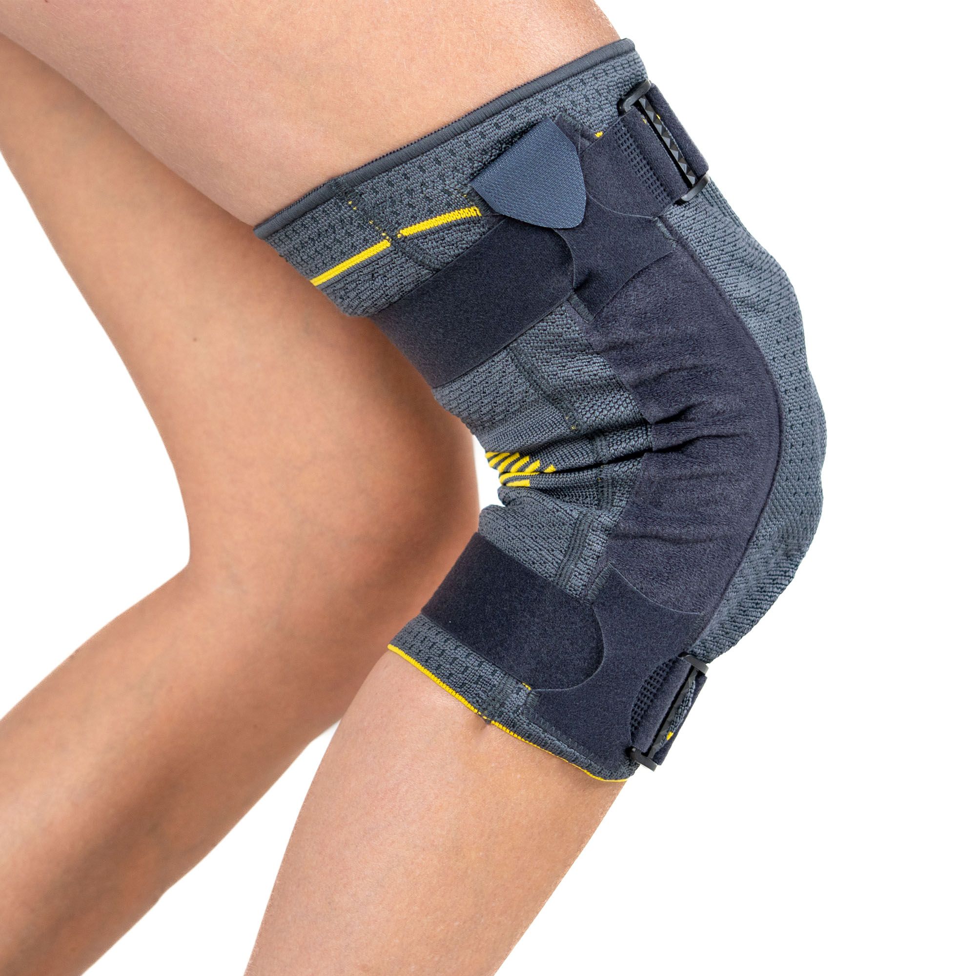 Right side view of model wearing the Morsa GenuBerg M4 Hinged Knee Support around right knee