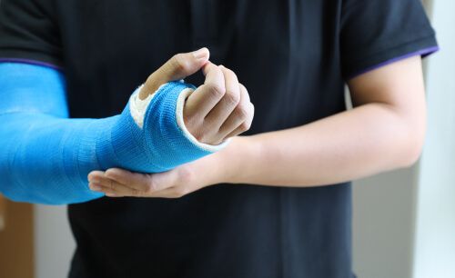 tips sleeping broken wrist