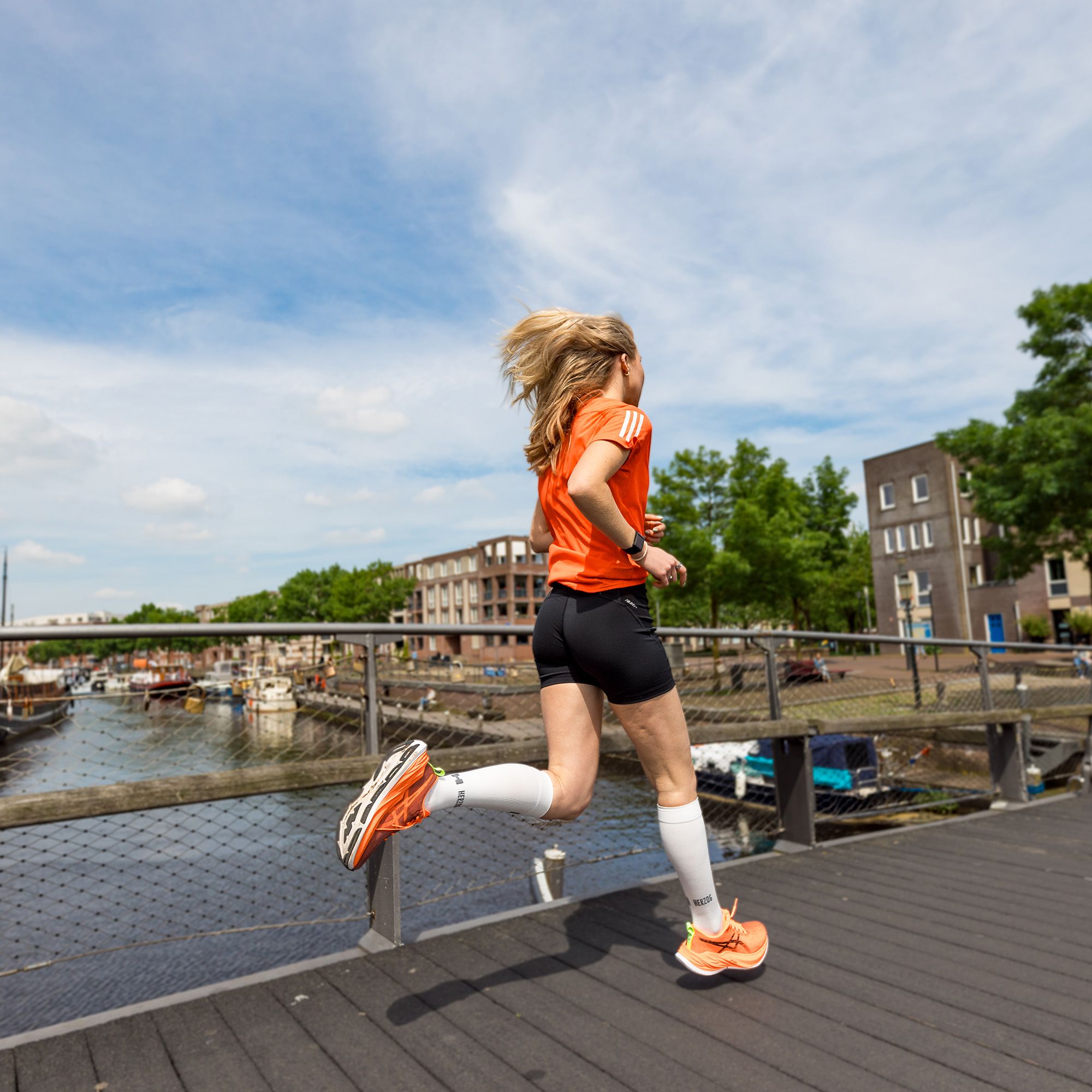 Herzog Sport Compression Stockings in the colour white worn by female runner