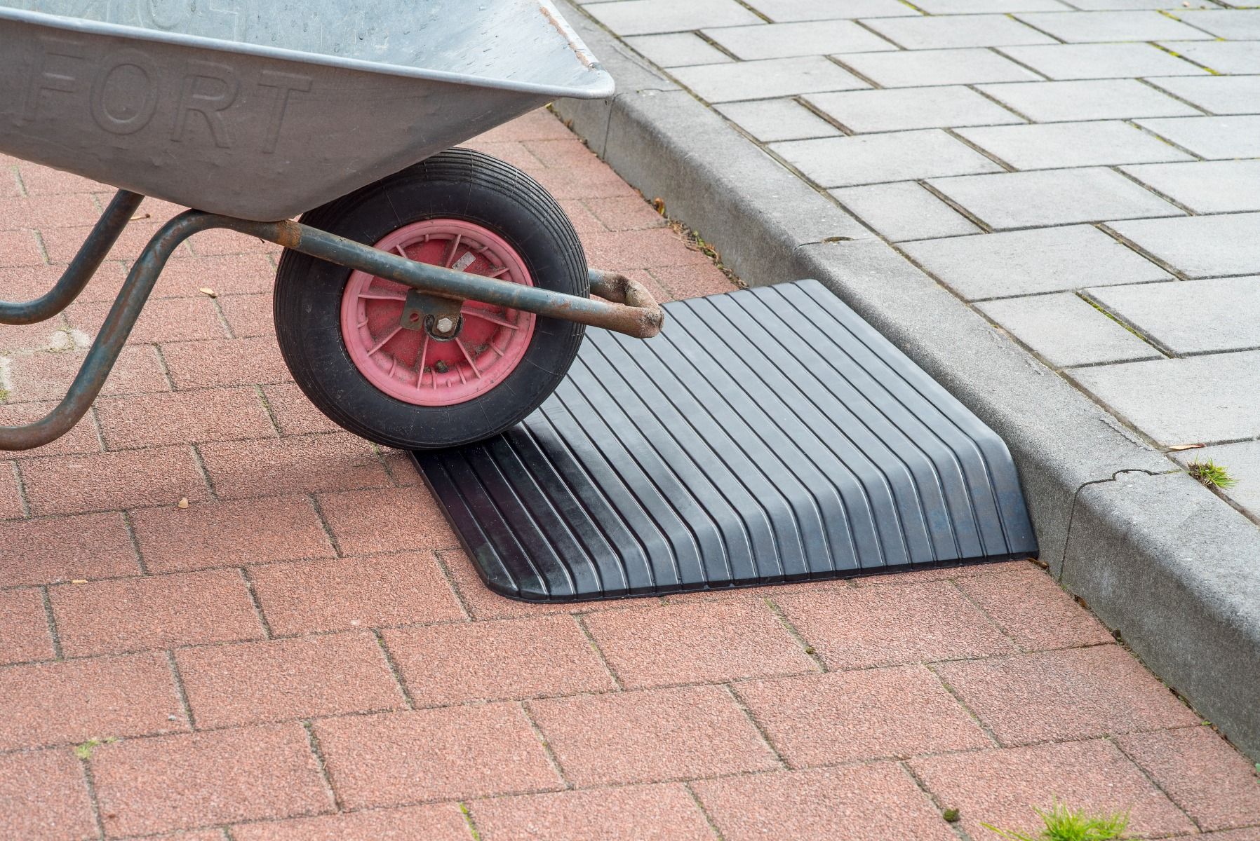 A wheelbarrow using budget threshold ramp