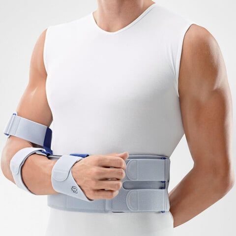 Vorderansicht des Modells Bauerfeind Omoloc Schulterbandage mit Schulterriemen