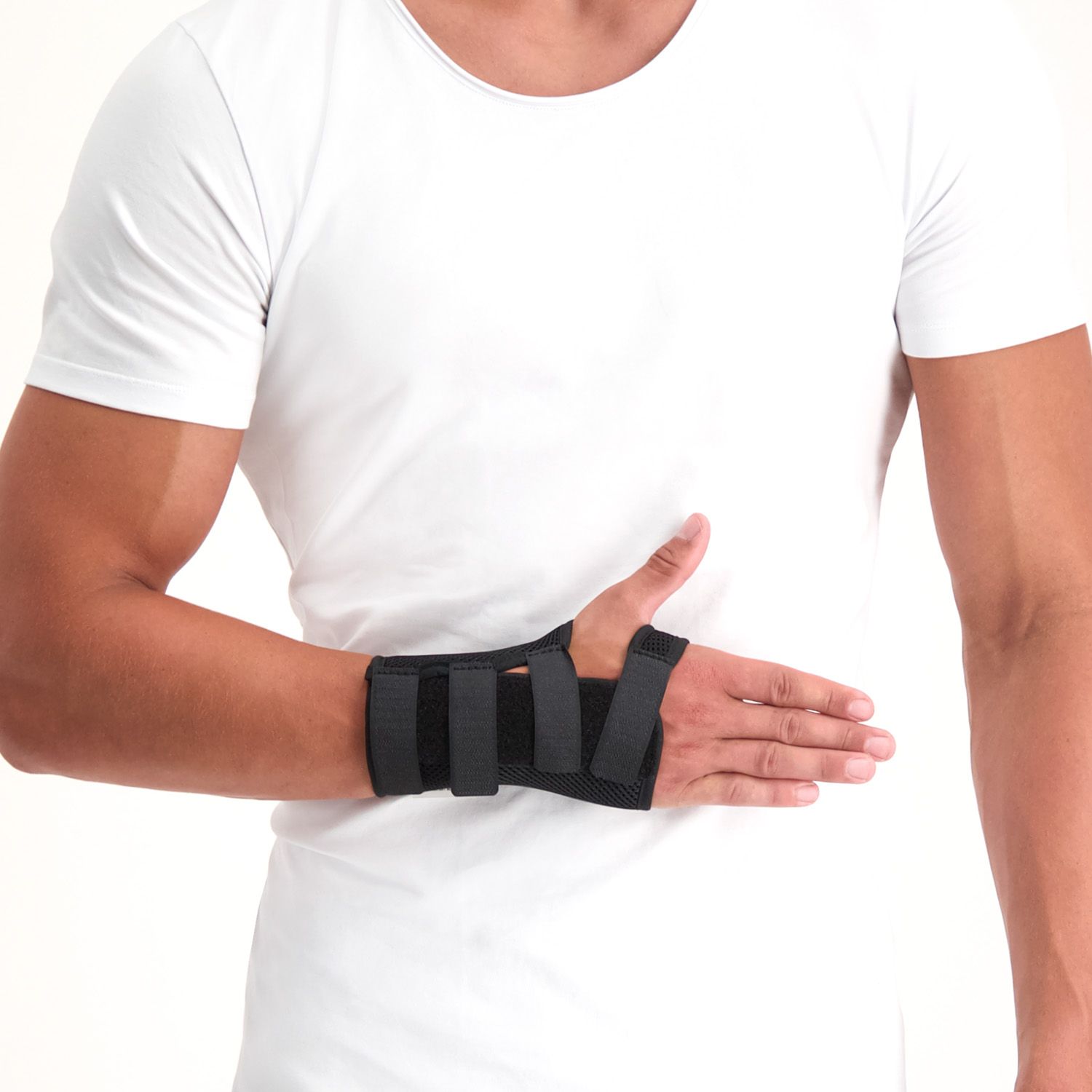 Front view of model wearing the Super Ortho Wrist Support