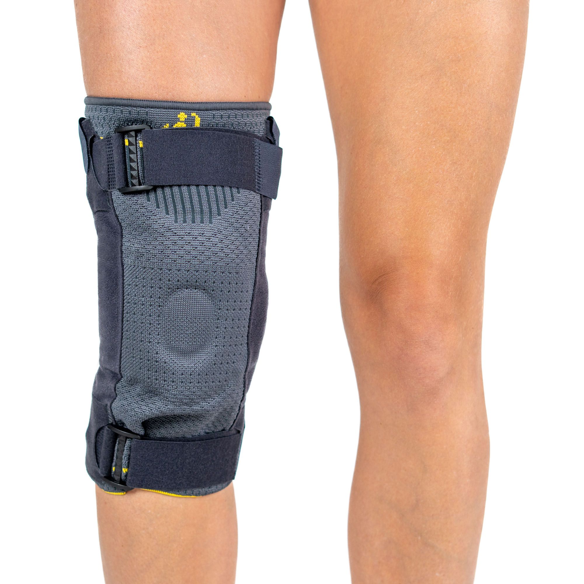 Front view of model wearing the Morsa GenuBerg M4 Hinged Knee Support around right knee