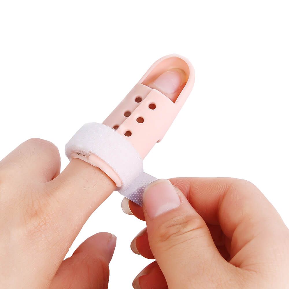 Model putting the Dunimed Mallet Finger Splint around her finger