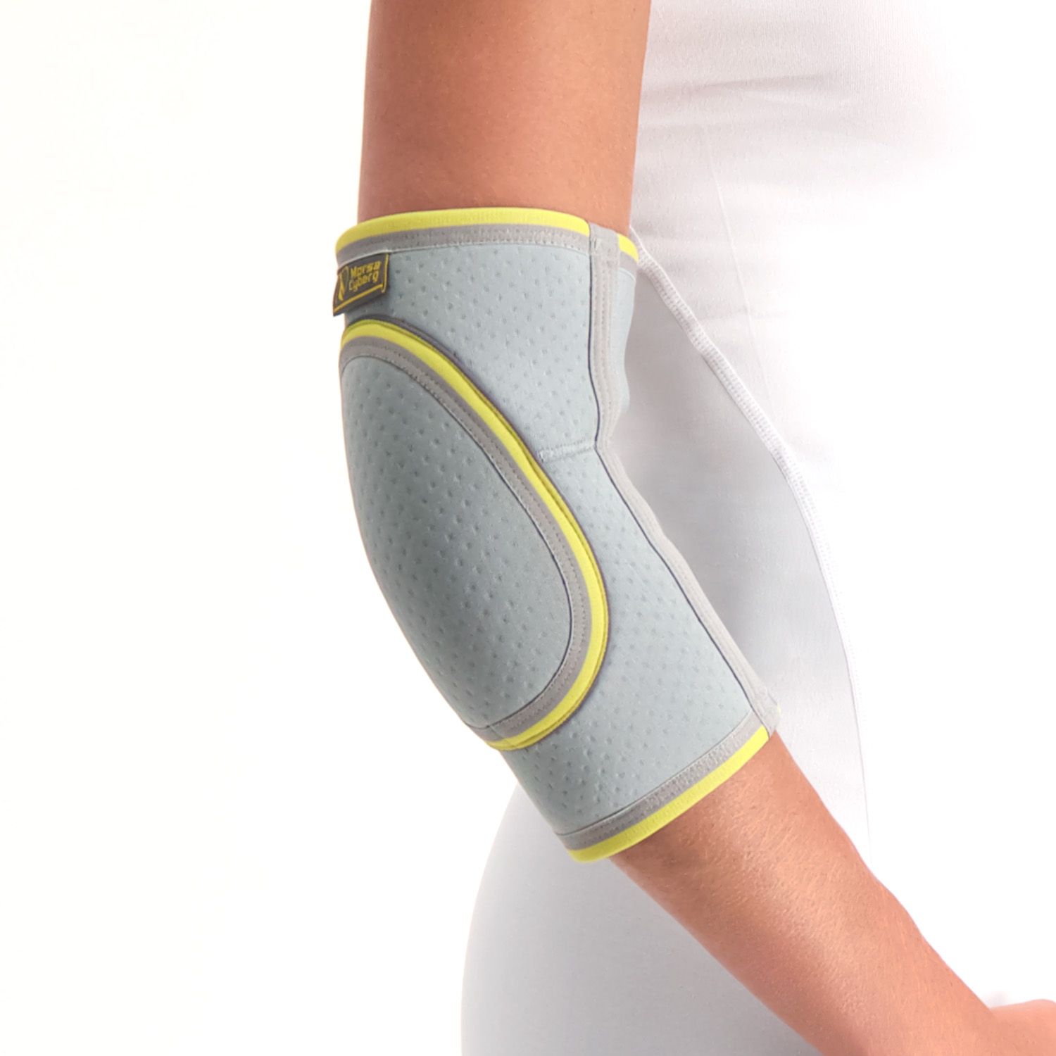 Right side view of model wearing the Morsa Elbow Pad around the right elbow