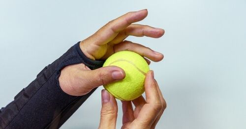 handgelenkbandage tragen beim tennisspielen