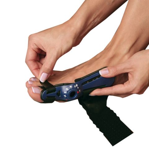 Fastening the Bauerfeind Valguloc 2 Toe straightener