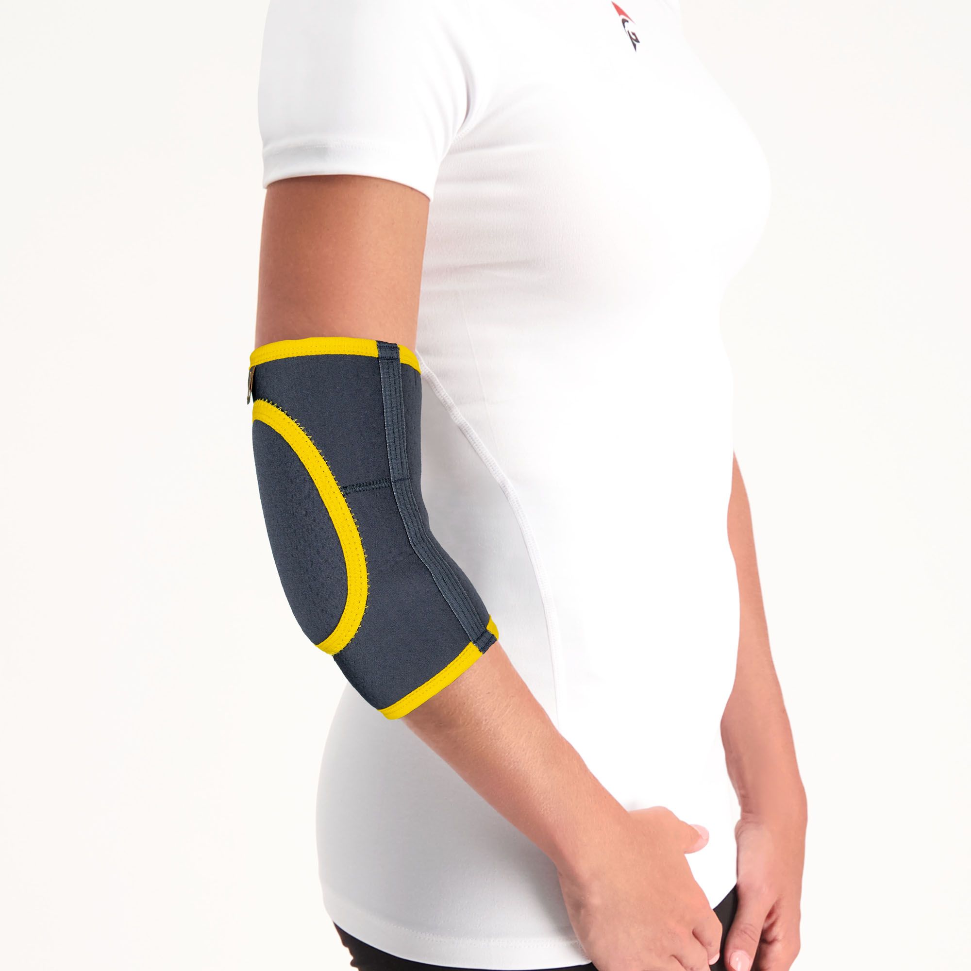 Front view of model wearing the Morsa Elbow Pad around the right elbow
