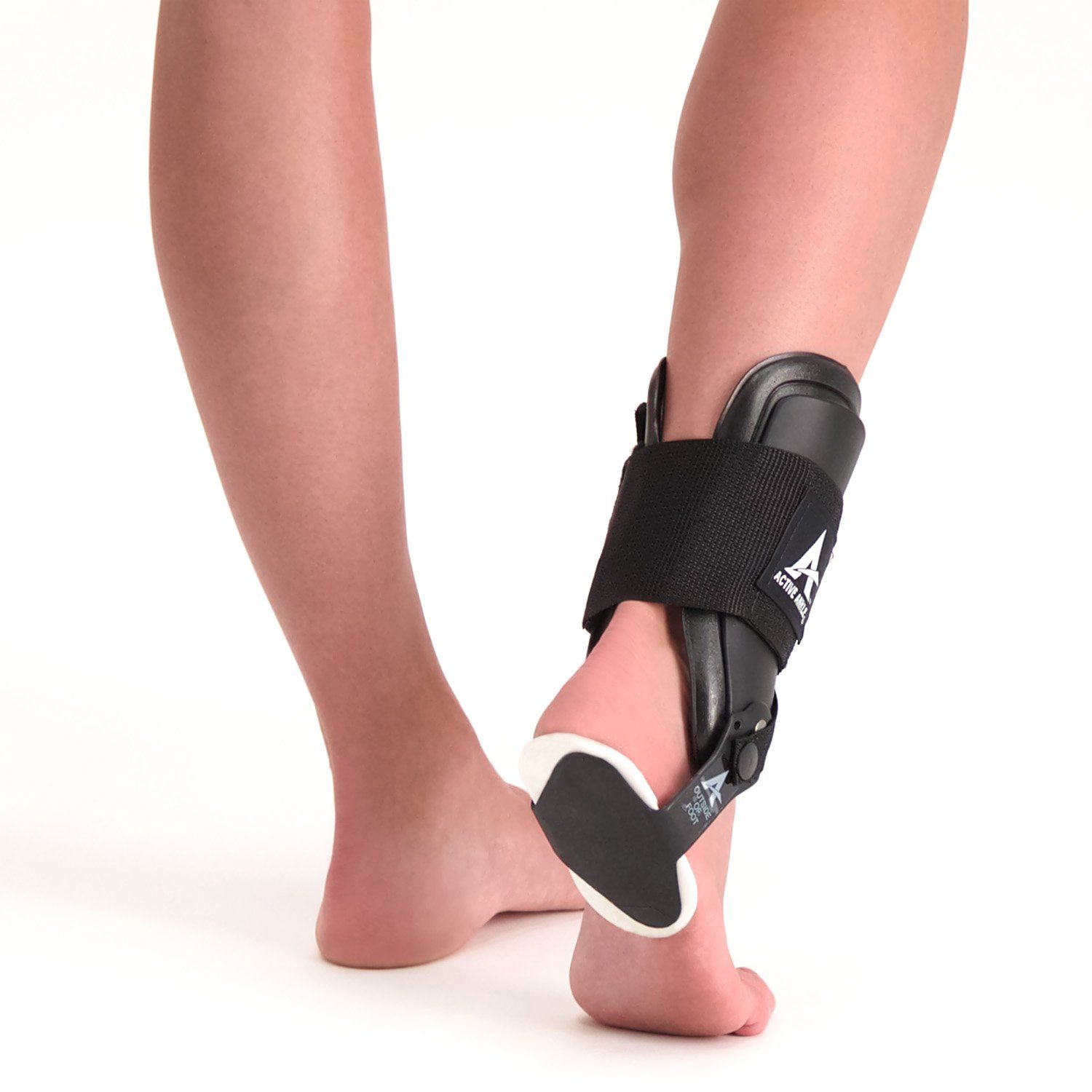 Das Active Ankle T2 Sprunggelenkbandage von unten fotografiert