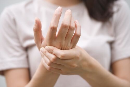 mittelhandknochen gebrochen